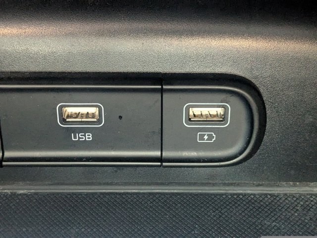 Vehicle image 21 of 28