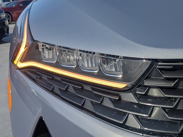 Vehicle image 10 of 28