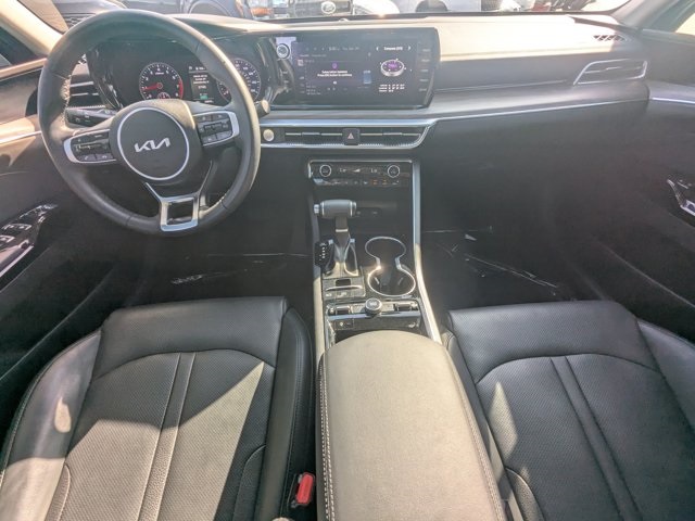 Vehicle image 14 of 28