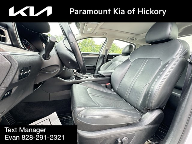 Vehicle image 17 of 32