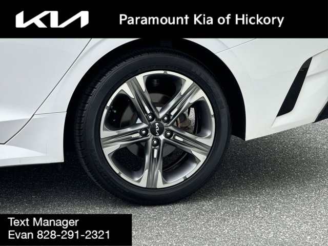 Vehicle image 16 of 32