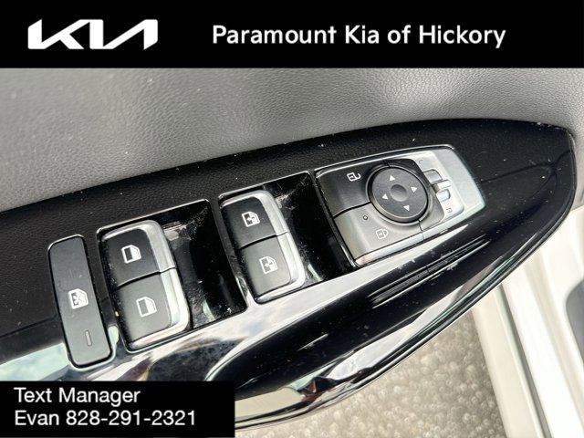 Vehicle image 19 of 32