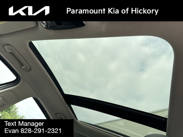 Vehicle image 28 of 32