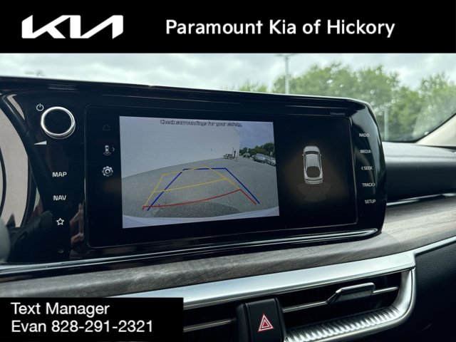 Vehicle image 23 of 32