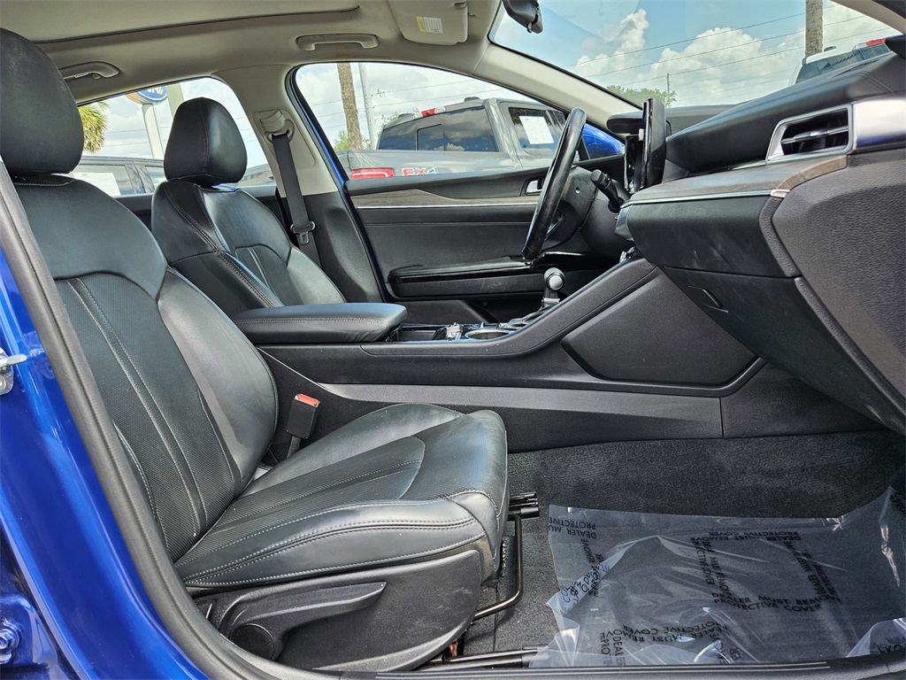 Vehicle image 34 of 44