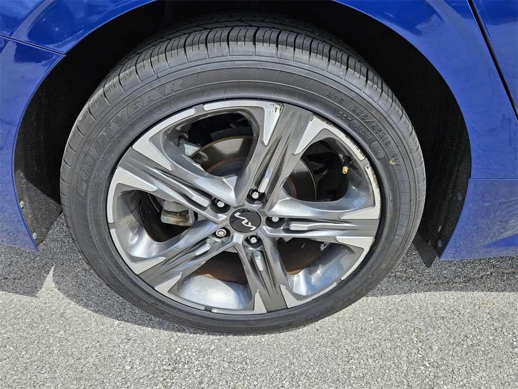 Vehicle image 41 of 44