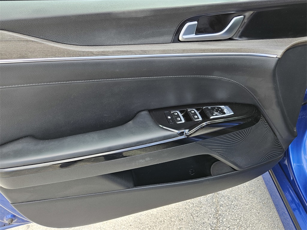 Vehicle image 12 of 44