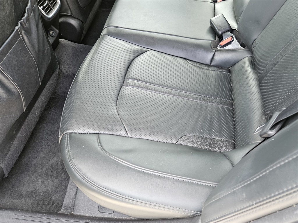 Vehicle image 28 of 44