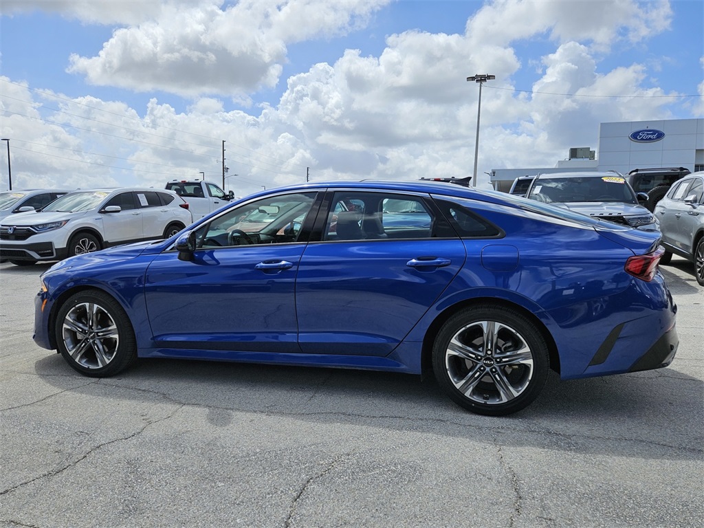 Vehicle image 6 of 44