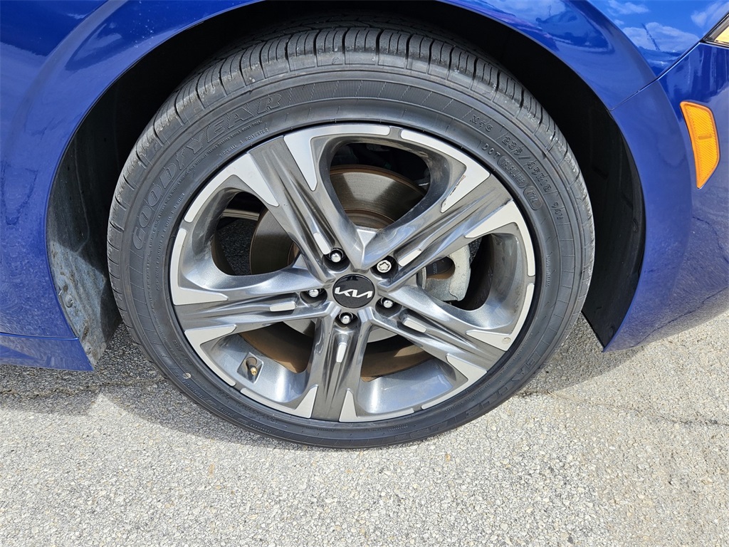 Vehicle image 38 of 44