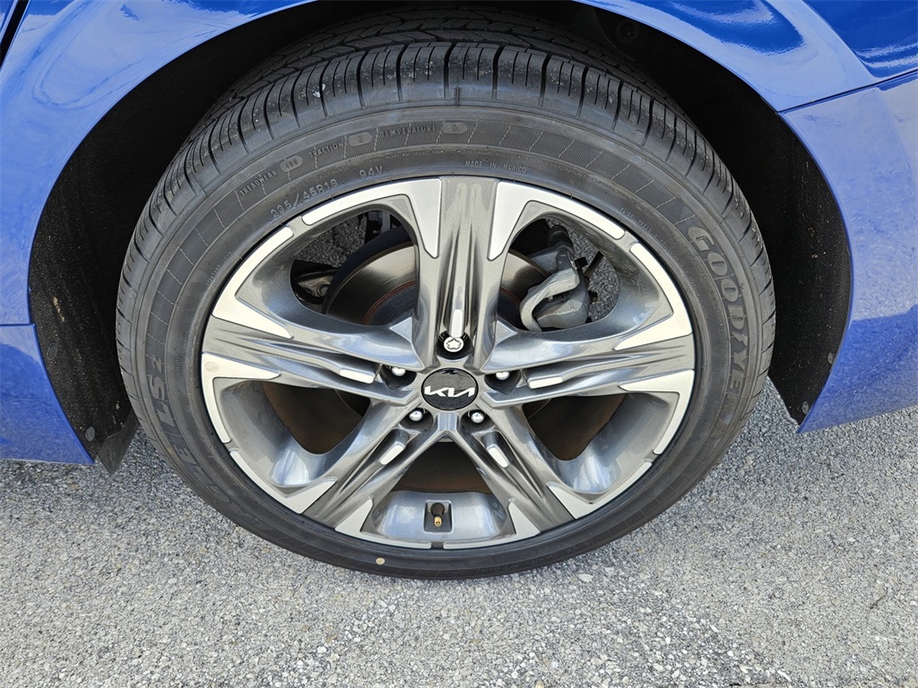 Vehicle image 40 of 44