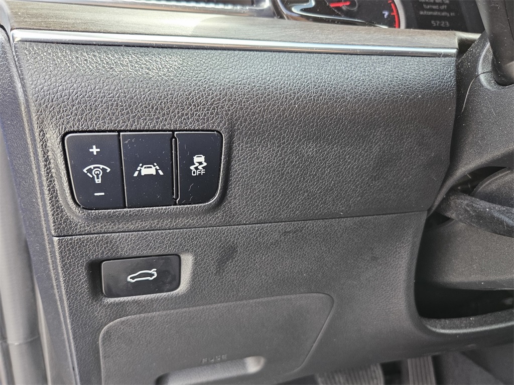 Vehicle image 15 of 44
