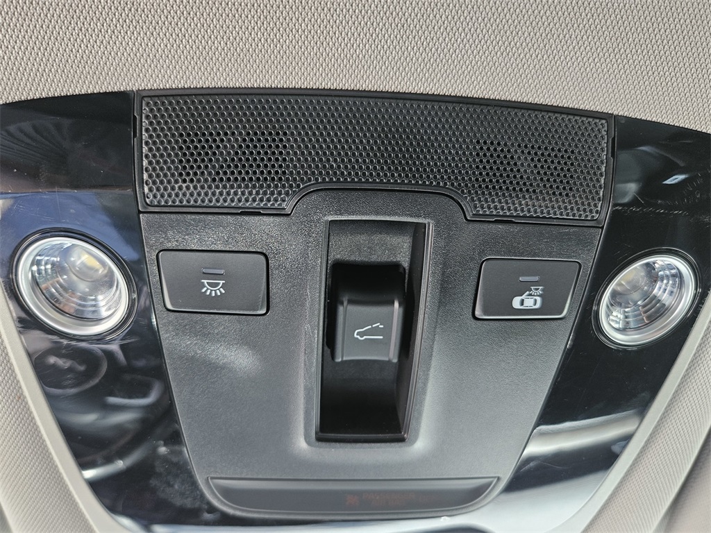 Vehicle image 22 of 44