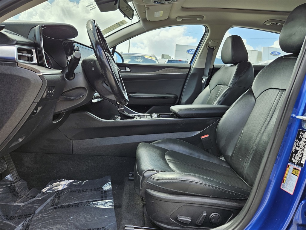 Vehicle image 10 of 44