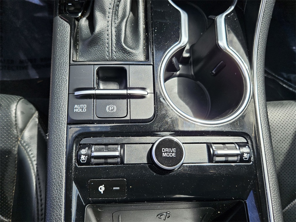 Vehicle image 21 of 44