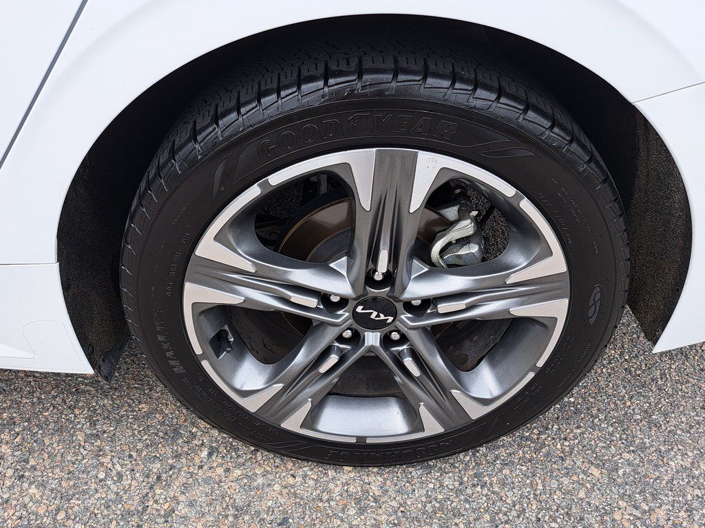 2023 Kia K5 EX Image 9 of 32