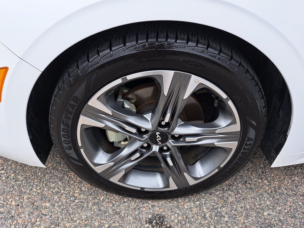 2023 Kia K5 EX Image 10 of 32