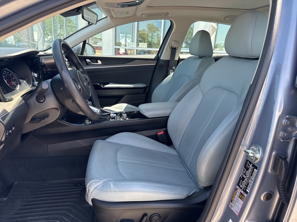 Vehicle image 11 of 12
