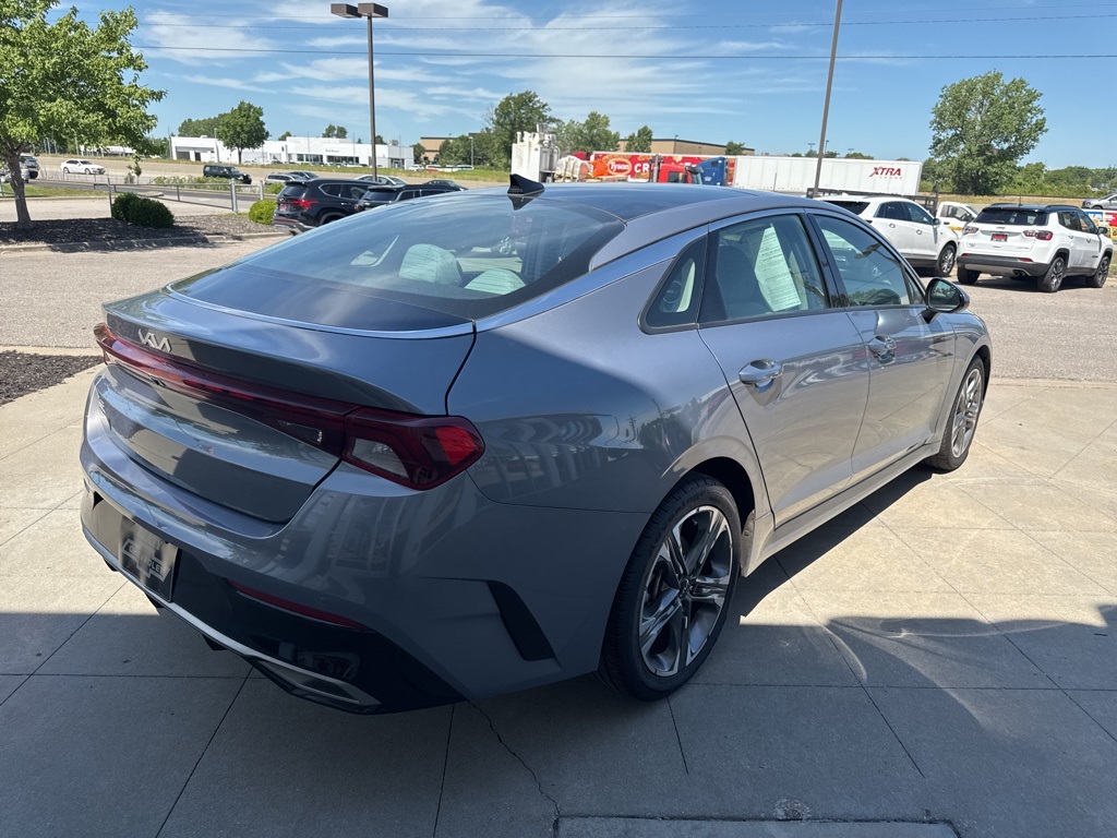Vehicle image 4 of 12