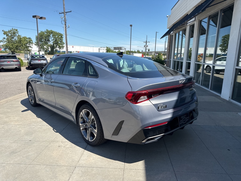 Vehicle image 6 of 12