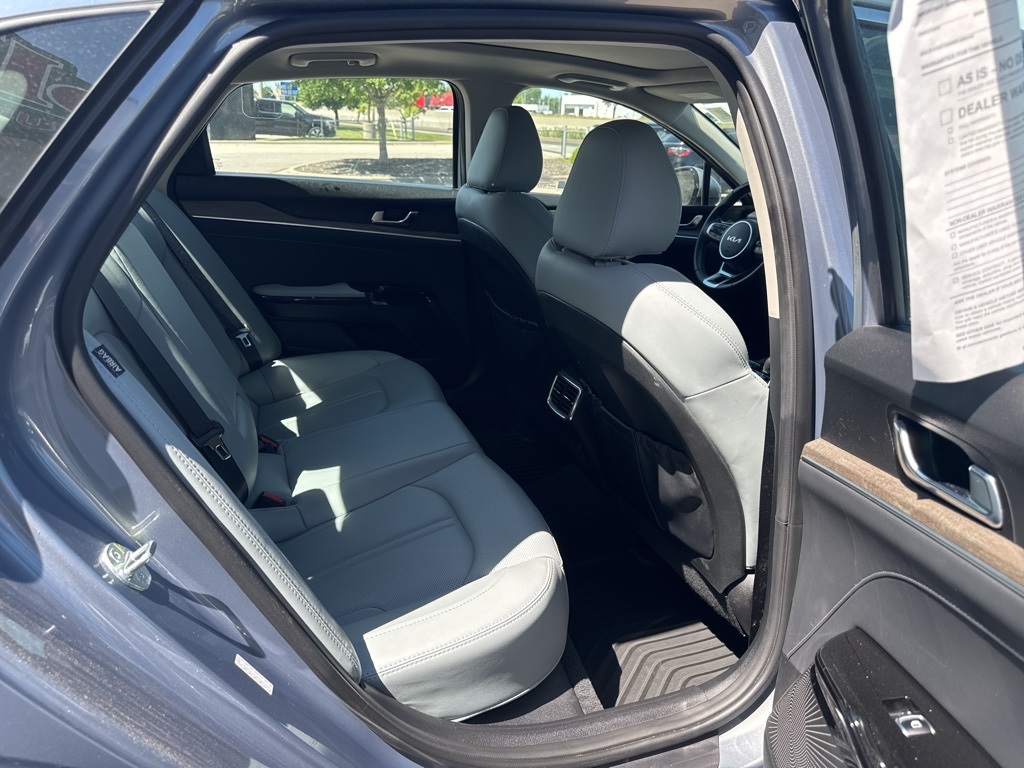 Vehicle image 10 of 12