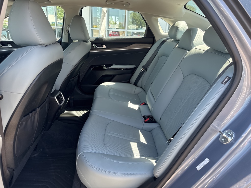 Vehicle image 8 of 12
