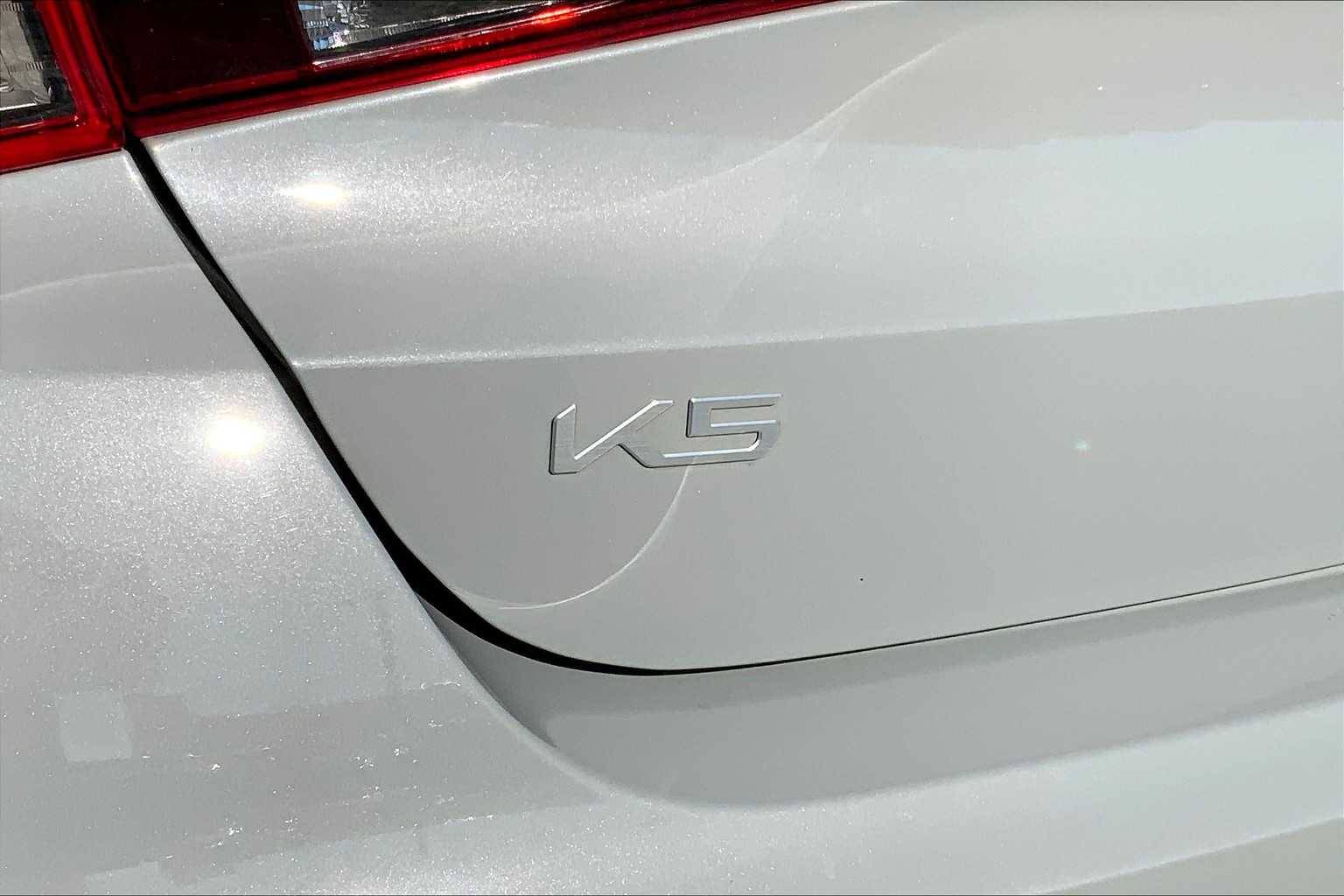 Vehicle image 11 of 34