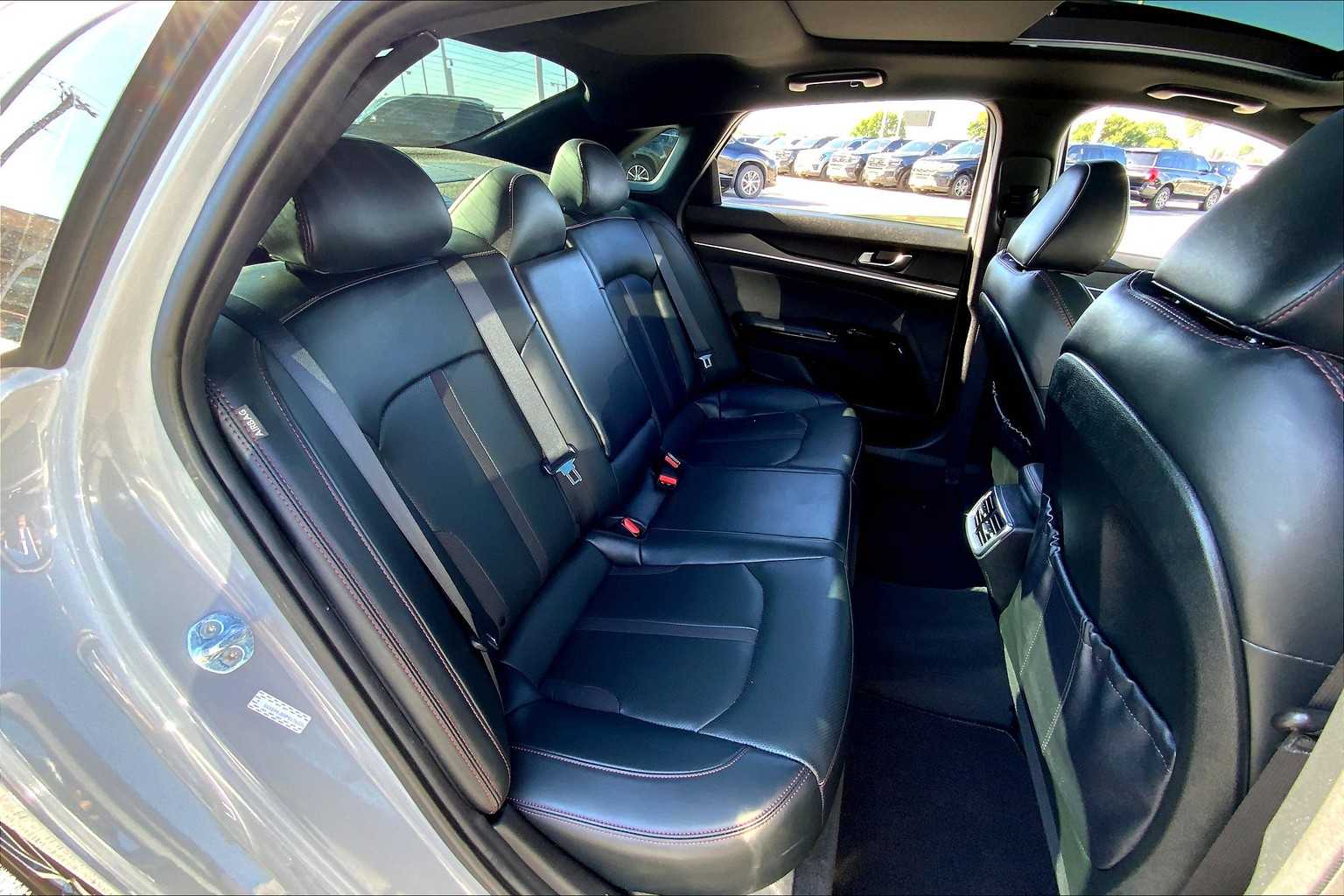 Vehicle image 17 of 34