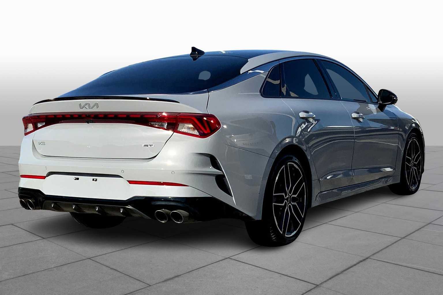 Vehicle image 4 of 34