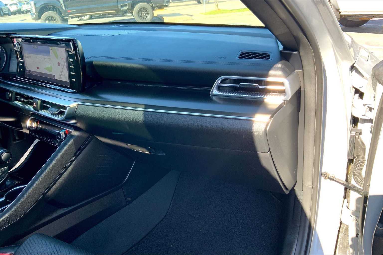 Vehicle image 16 of 34