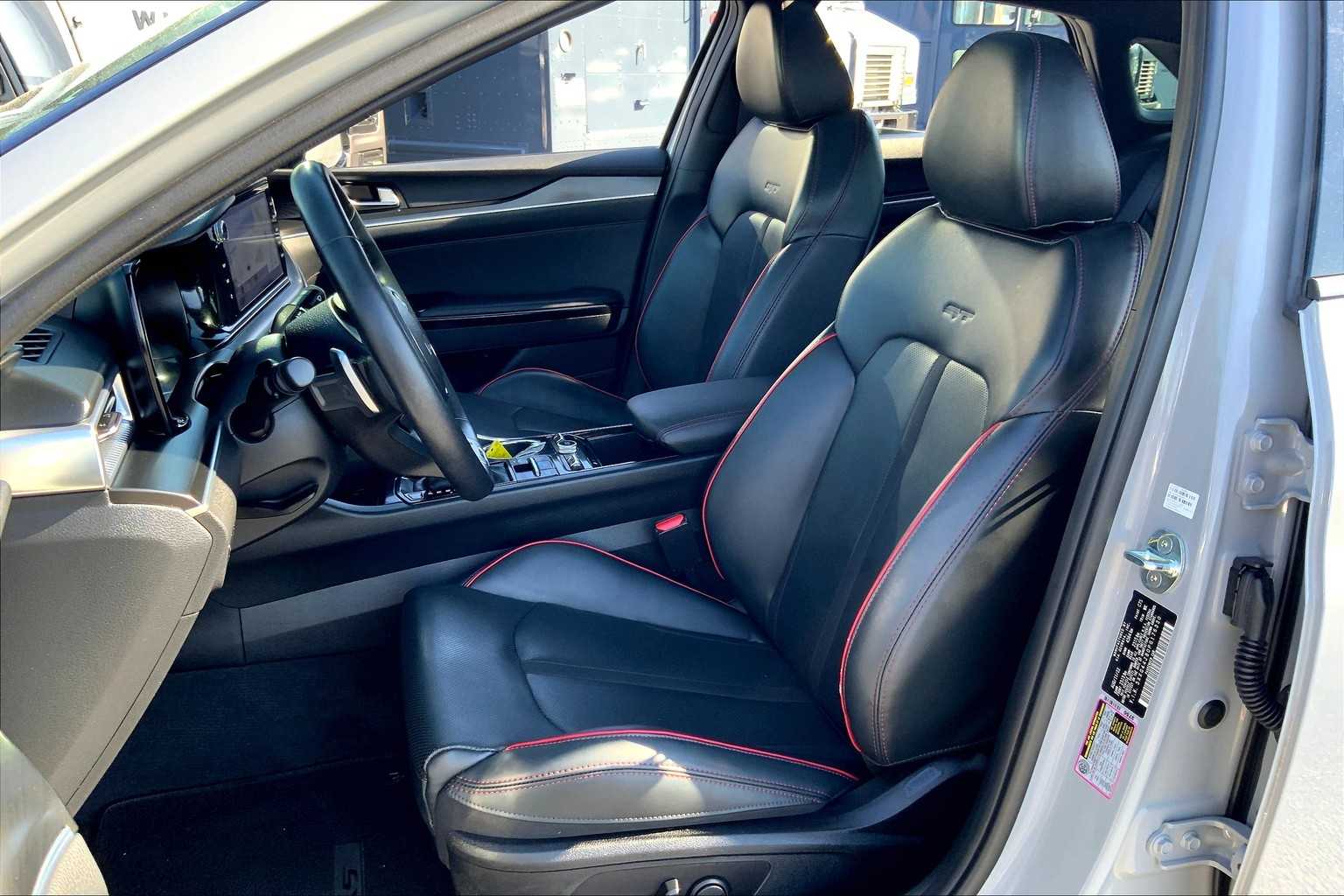 Vehicle image 9 of 34