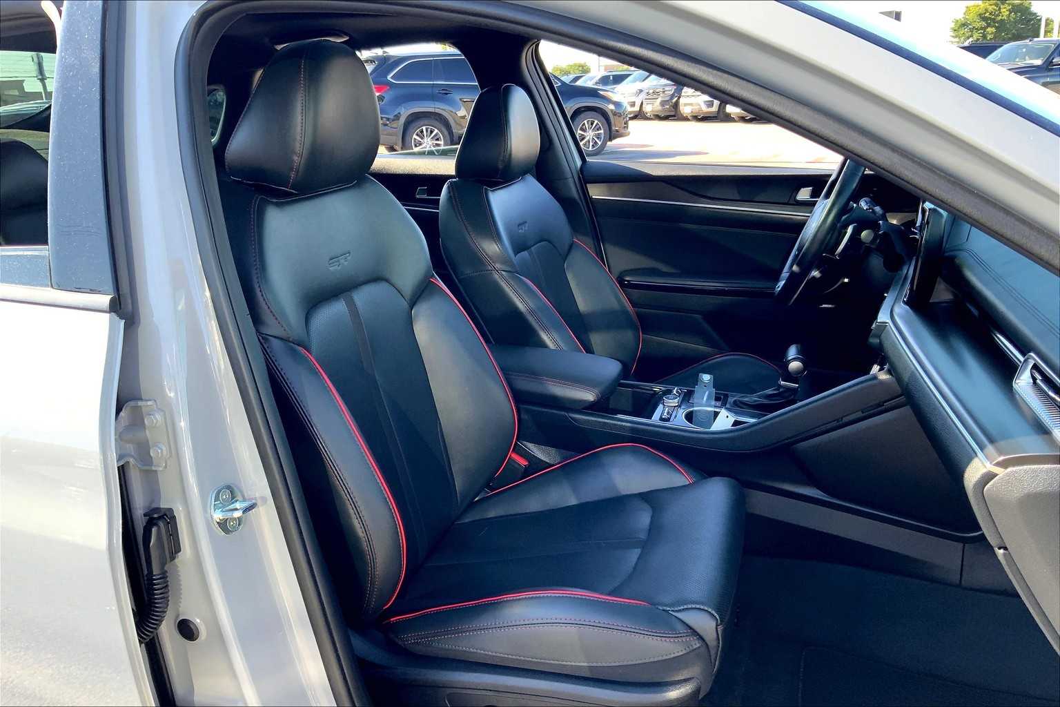 Vehicle image 10 of 34