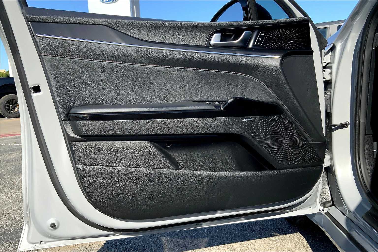 Vehicle image 20 of 34