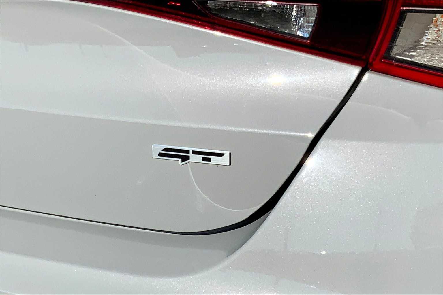 Vehicle image 28 of 34