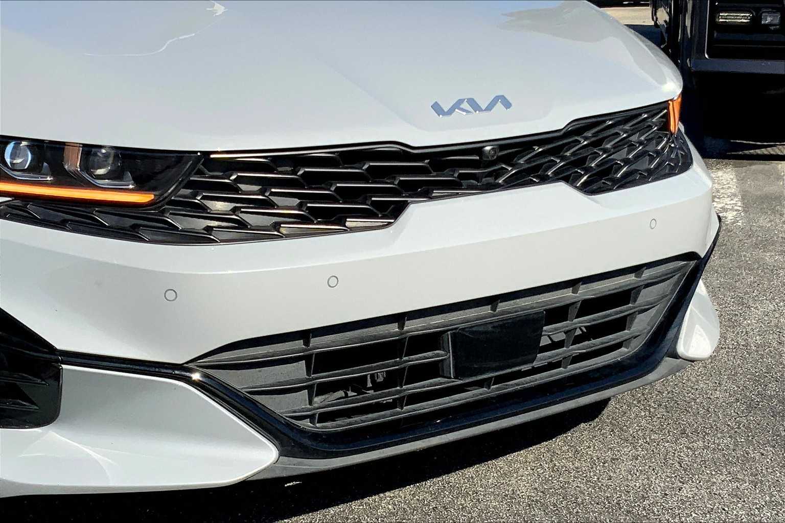 Vehicle image 27 of 34