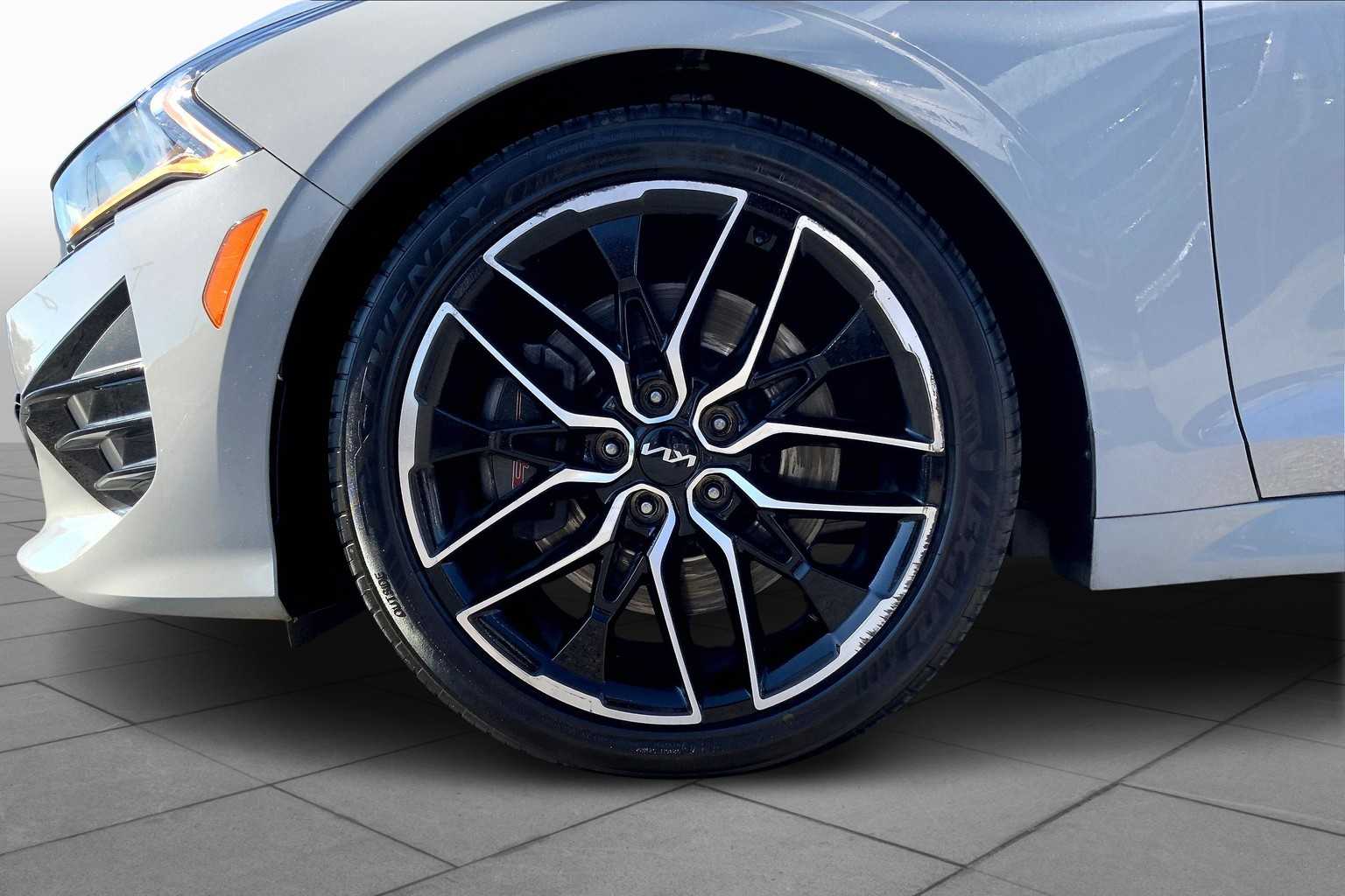 Vehicle image 12 of 34