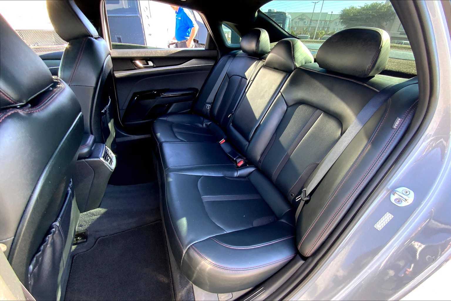 Vehicle image 18 of 34