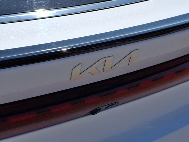 Vehicle image 33 of 35