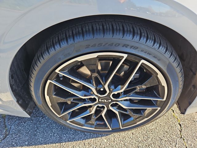 Vehicle image 9 of 35