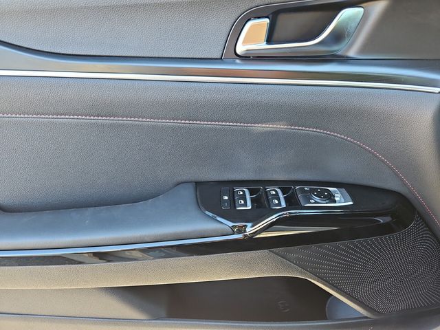 Vehicle image 33 of 35