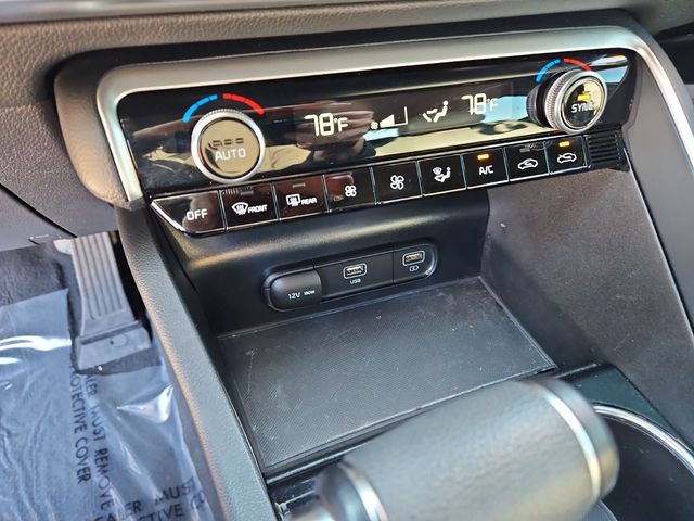 Vehicle image 25 of 35