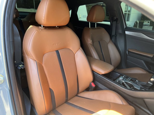 Vehicle image 32 of 35