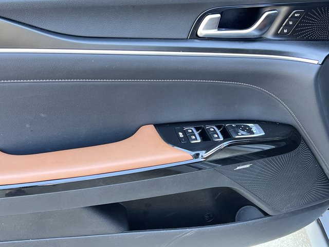Vehicle image 13 of 35
