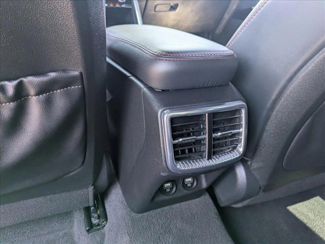 Vehicle image 18 of 25