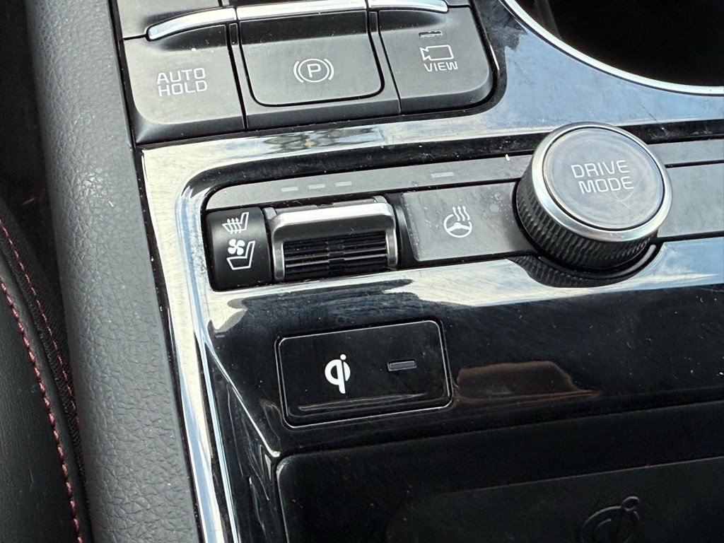 Vehicle image 18 of 25