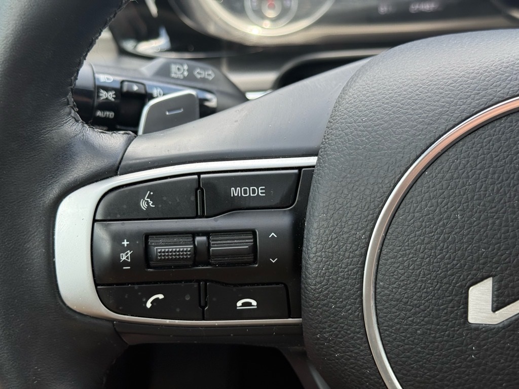 Vehicle image 23 of 25