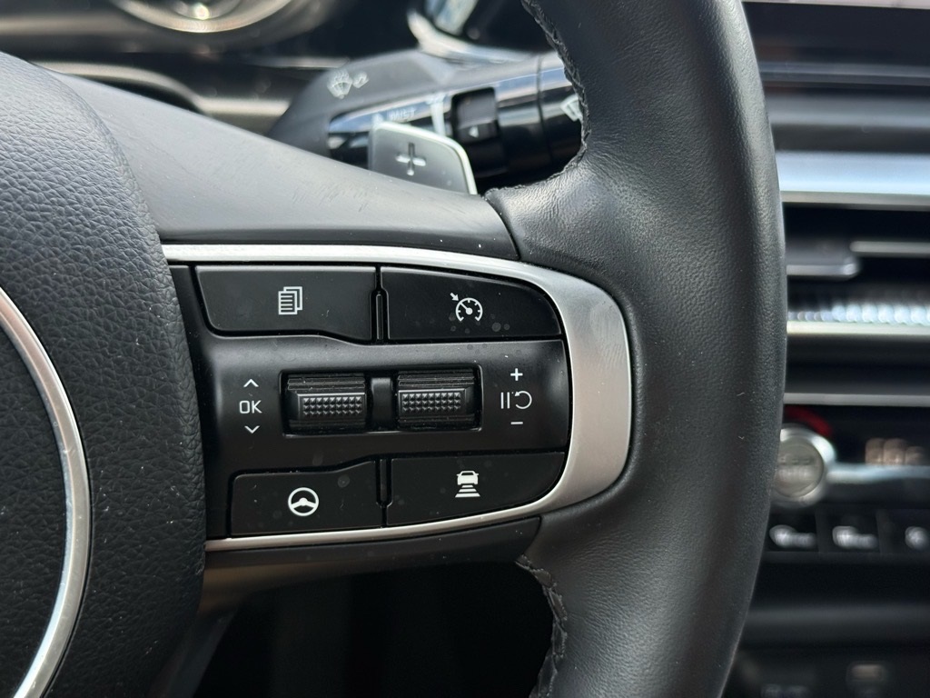 Vehicle image 22 of 25