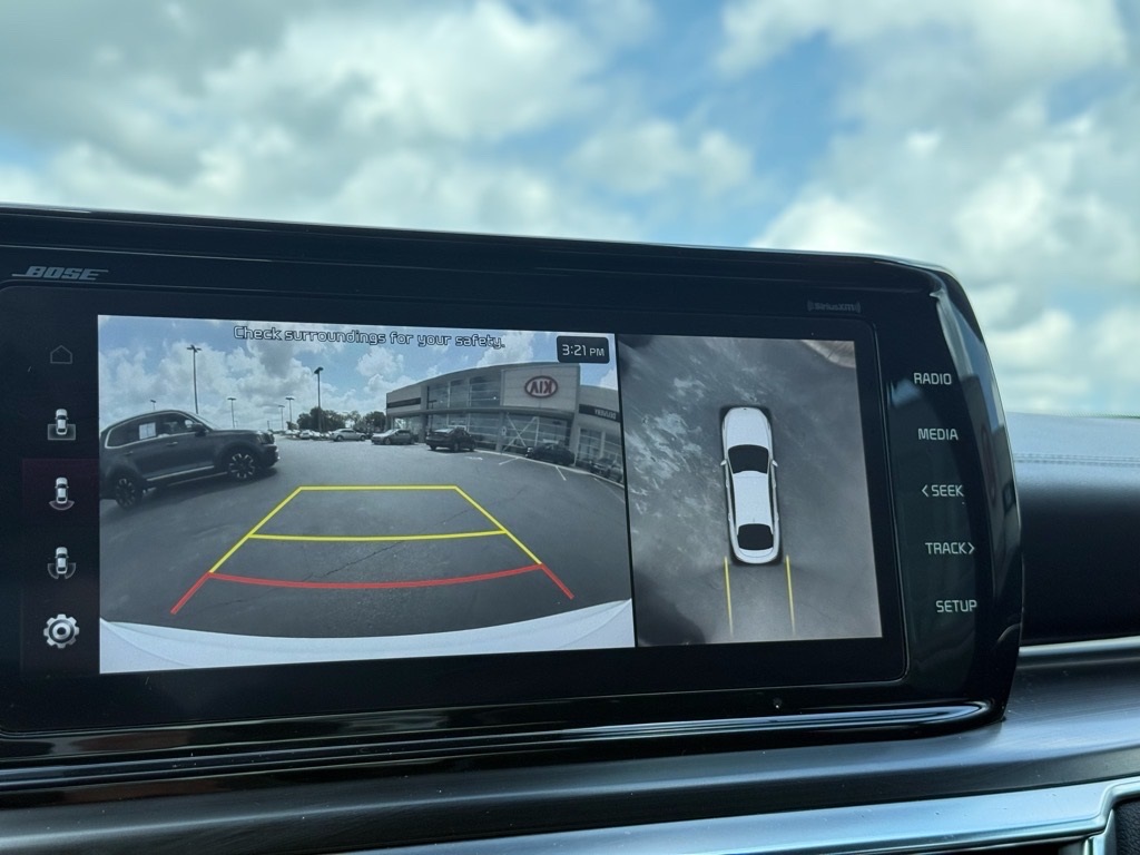 Vehicle image 21 of 25