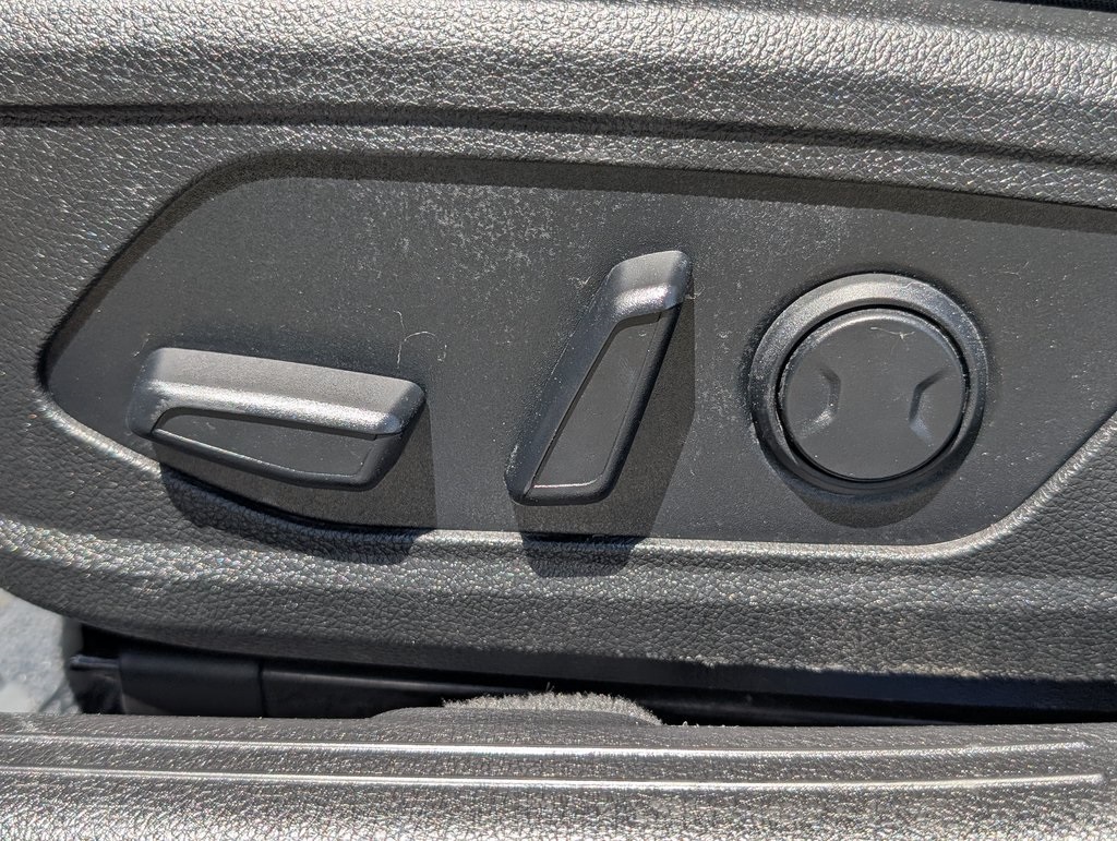 Vehicle image 16 of 41
