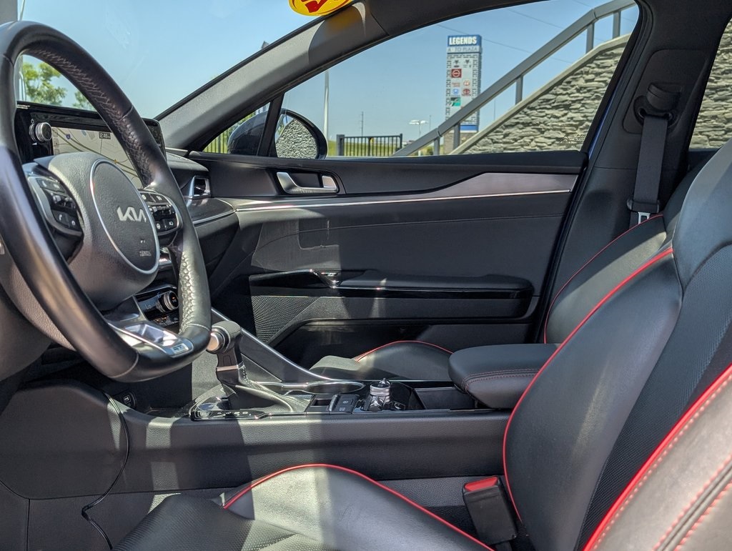 Vehicle image 17 of 41